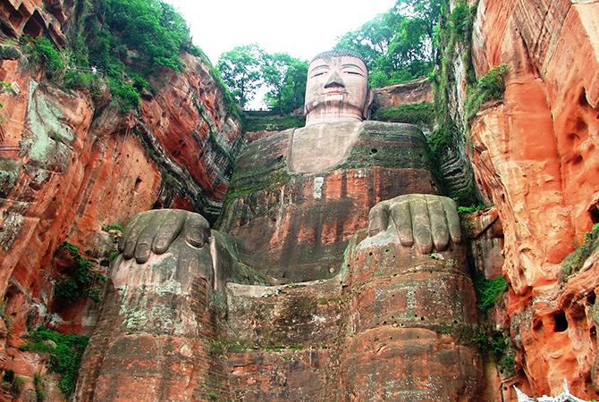 Der zum UNESCO Weltkulturerbe zählende "Große Buddha" in Leshan, Sichuan