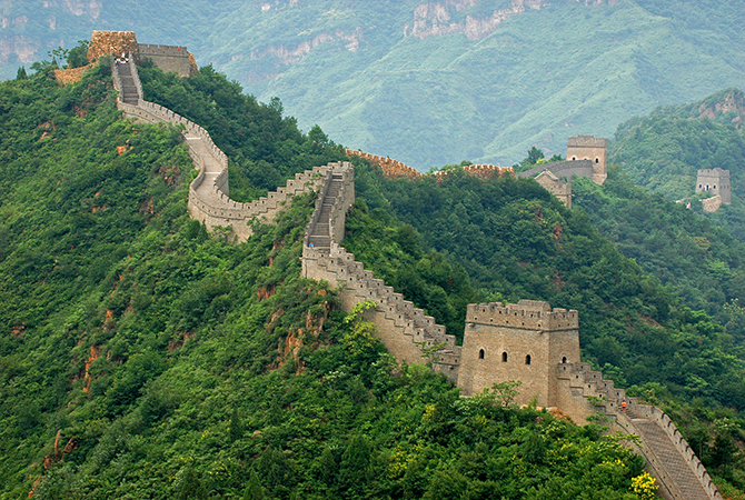 die Große Mauer beim Gebirgspaß „Huangyaguan“