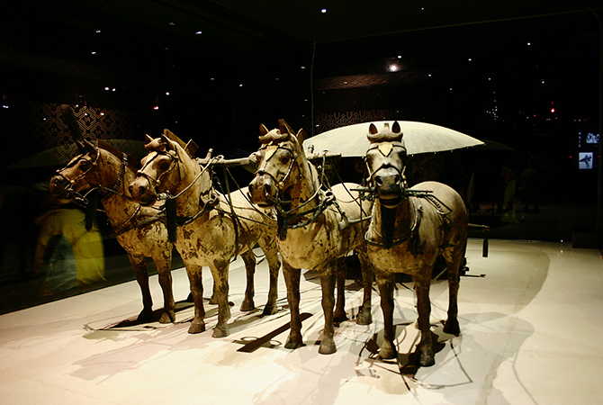 Detail der Bronzewagen, die beim Grab des Kaisers Qin Shi Huang ausgegraben wurden