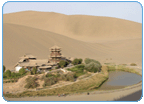 China, Gansu, Dunhang, singende Sandd&uuml;nen, Mondsichelsee,  