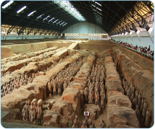 Terrakotta Armee beim Grab des Kaisers Qin Shi Huang bei Xi'an Terrakotta Armee beim Grab des Kaisers Qin Shi Huang bei Xi'an