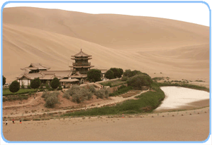 Die "Singenden Sanddünen" am Mondsichelsee bei Dunhuang